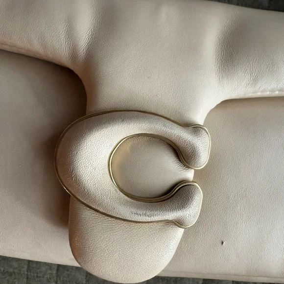 Coach Pillow Tabby 26 - Picture 11 of 11